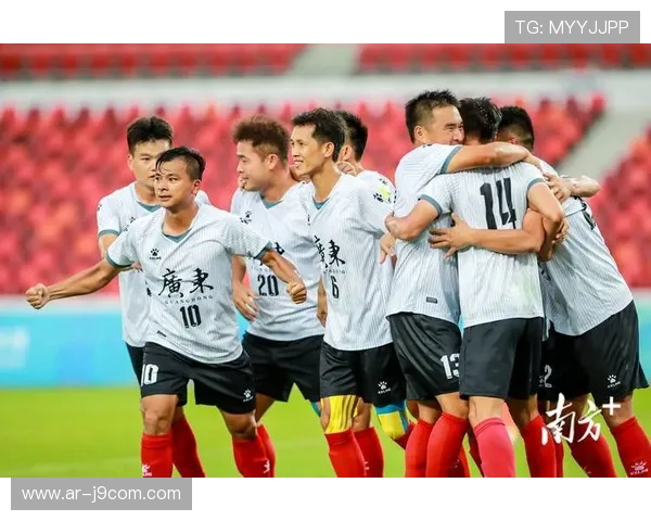 深入解析聋人足球比赛裁判人数配置与执裁特点发展趋势研究探讨析